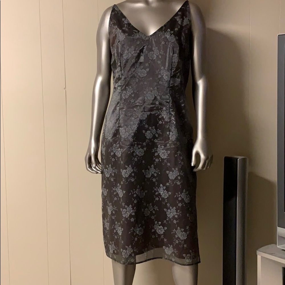 Dress - Picture 2 of 3